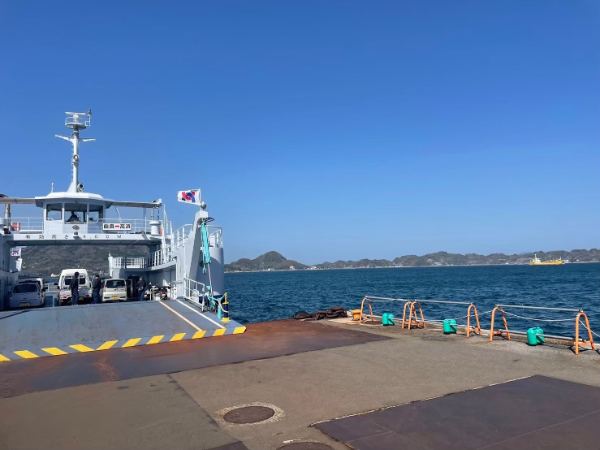 從Gogoshima渡輪的甲板望見的瀨戶內海與島影